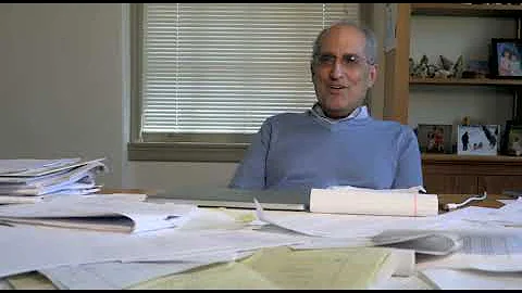 Edward Witten - Why string theory makes sense.