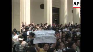 PERU: LIMA: POLICE CONFRONT STUDENT DEMONSTRATORS
