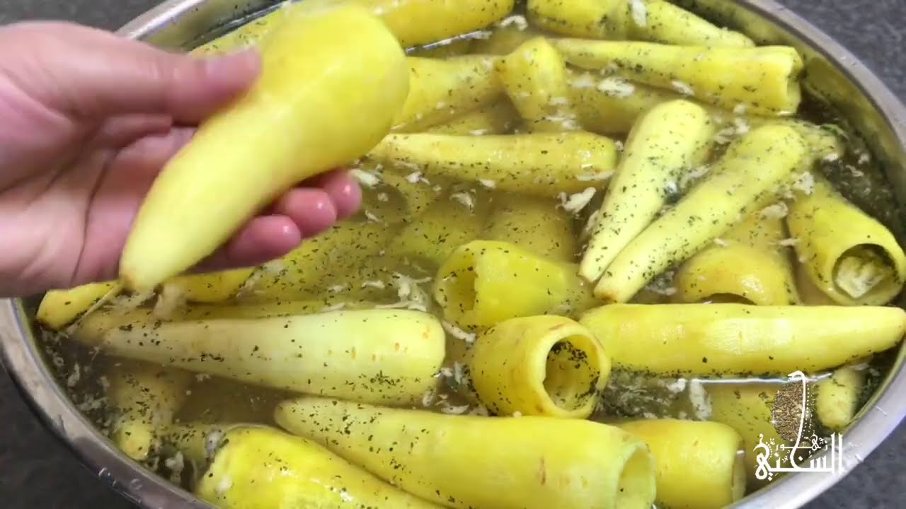 هذا الجزر الأصفر والفجل الطويل والكراث لايوجد الا في حمص _سورية -تعرفوا عليه عملت محشي الجزر والفتة