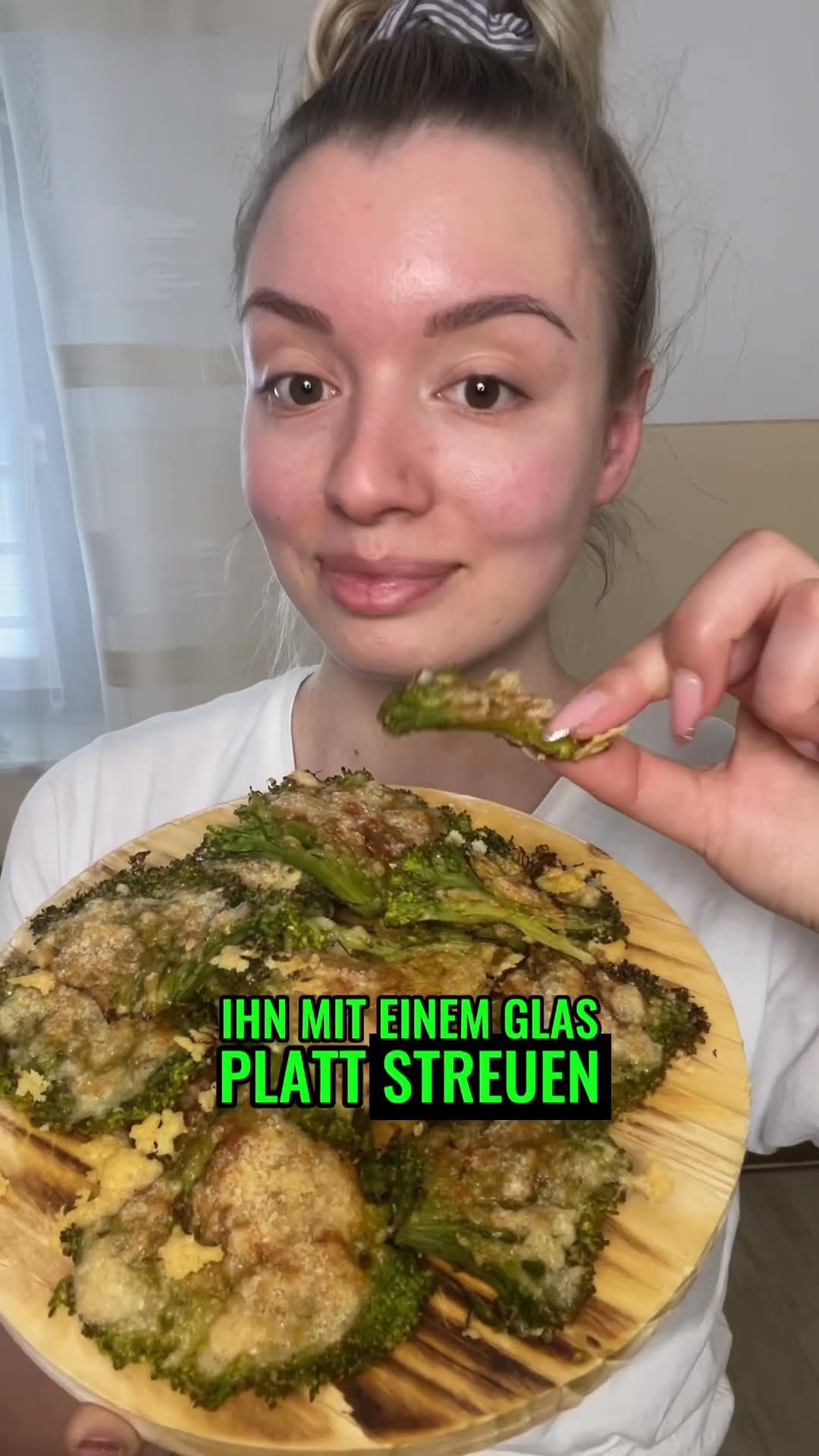 BROKKOLI-PARMESAN CHIPS🥦🧀 Mein Rezept/ 📸Instagram #BrokkoliChips # ...