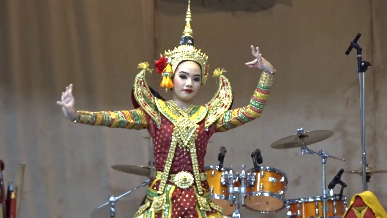 บูชาครู - โหมโรงชาตรี -รำซัดไหว้ครูขาตรี - คณะจงกล โปร่งน้ำใจ