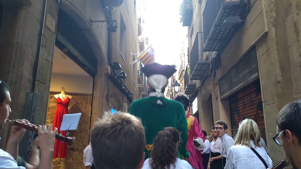 Gegantons de Valls ballant l'Aligot