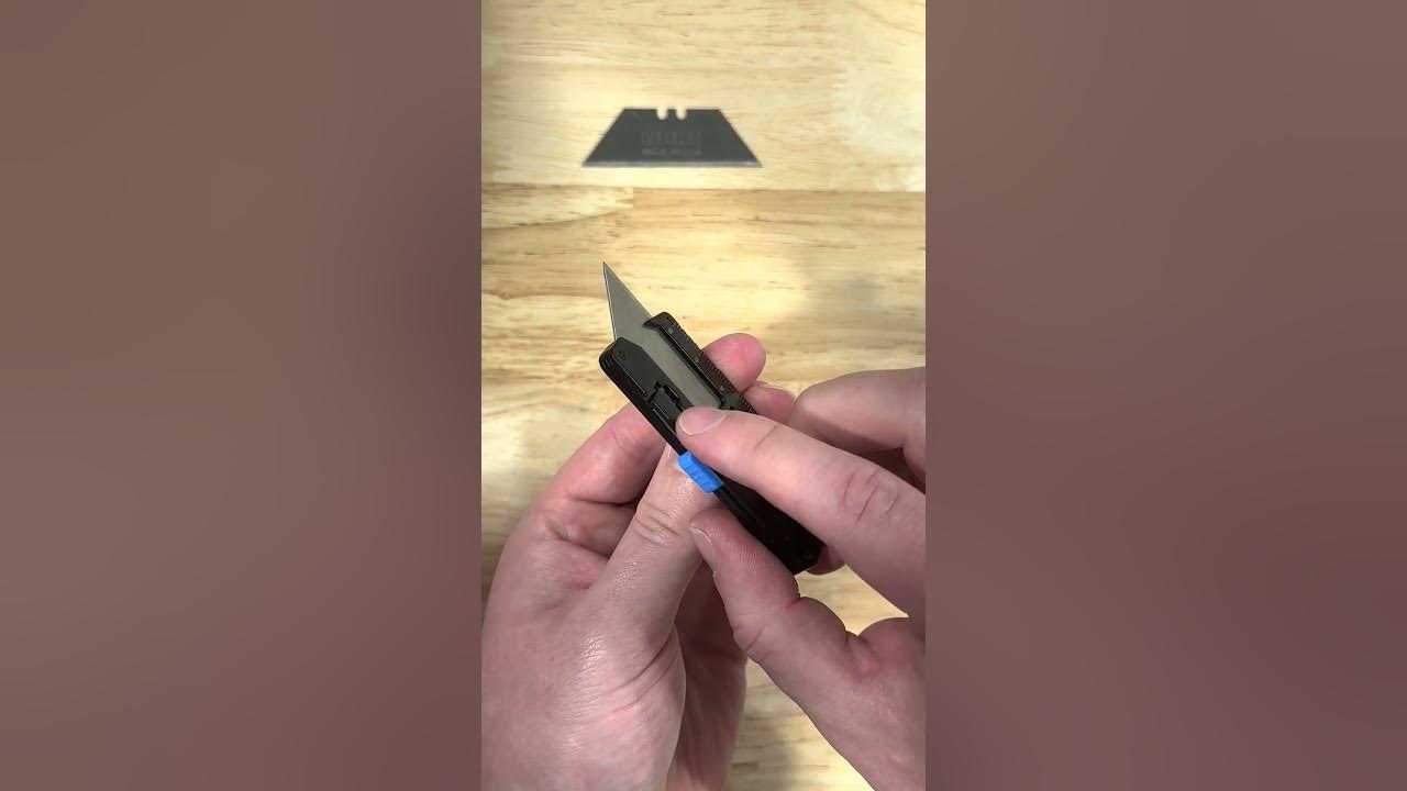 How to change the blades in HART's 4in1 Utility Knife 2 Pack shorts