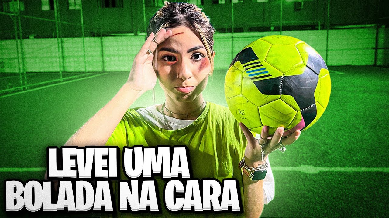 LEVEI UM BOLADA NA CARA NO FUTEBOL - YouTube