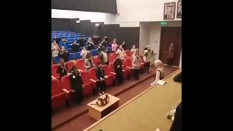 اطفال يقرأون سورة الرحمن بالاشارة منظر تقشعر له الأبدان