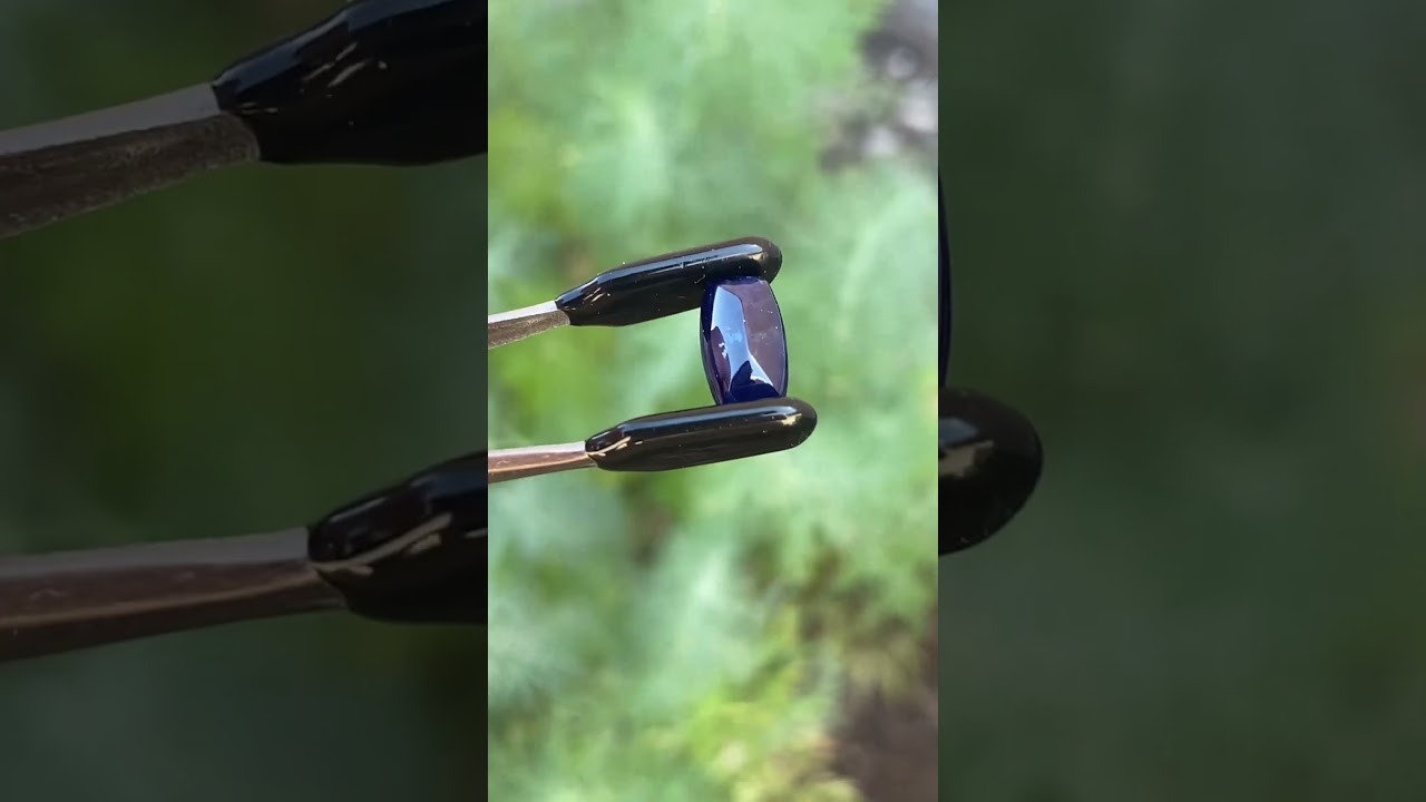 W6436-sapphire-rwanda-2.66-ct-sugarloaf-cabochon-ravenstein