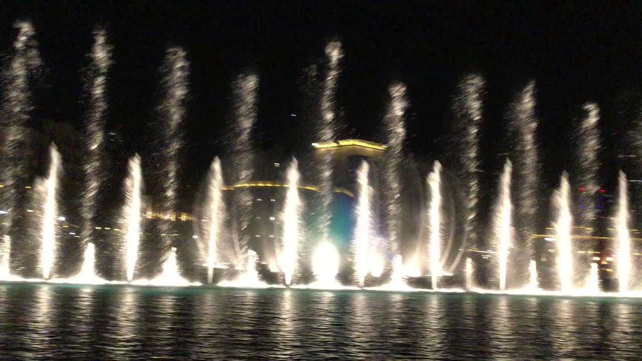 Dubai Mall Fountains - Michael Jackson, Thriller