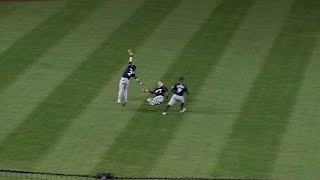 MIL@CHC: Gennett chases down Baez's bloop in outfield