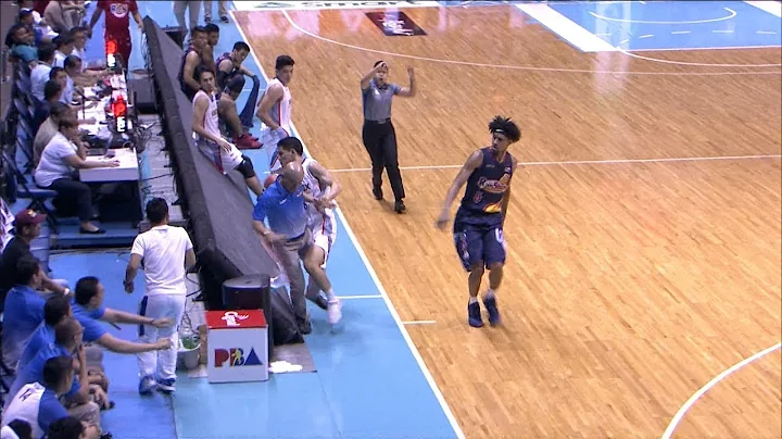 Alas inadvertently tackles Coach Yeng Guiao! | PBA...