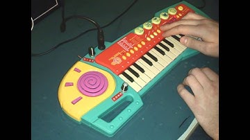 Circuit Bent Keyboard by freeform delusion