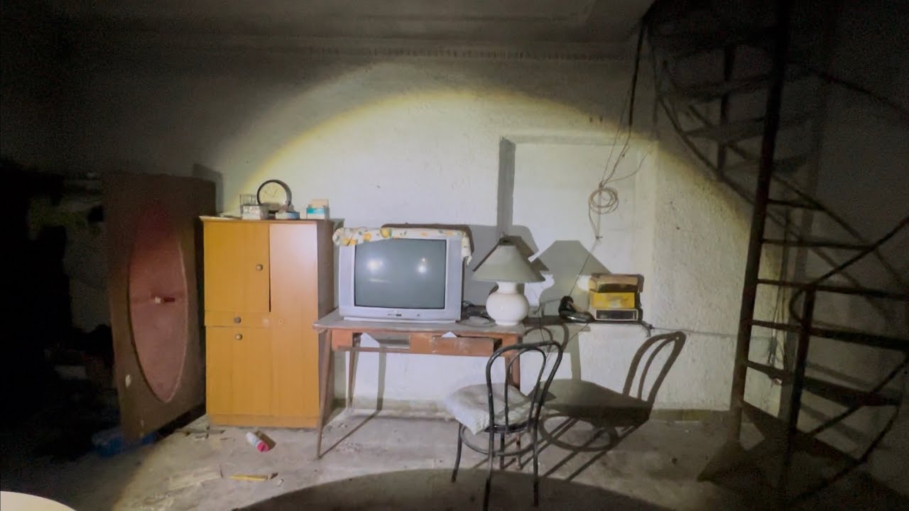 siamo i PRIMI a entrare in questa casa abbandonata da 13 ANNI posseduta da un PAZZO 