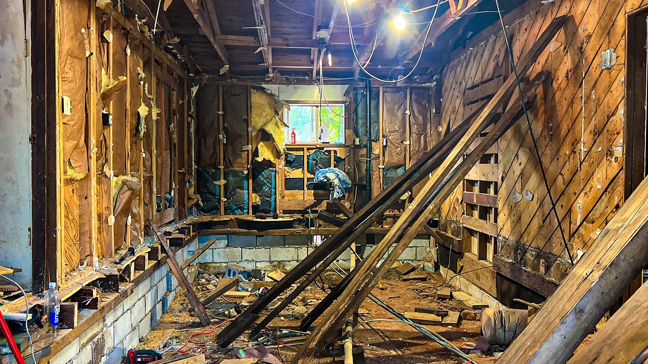 1960's Hoarder Kitchen Complete Demolition… UNBELIEVABLE Discoveries (Time lapse start to finish)