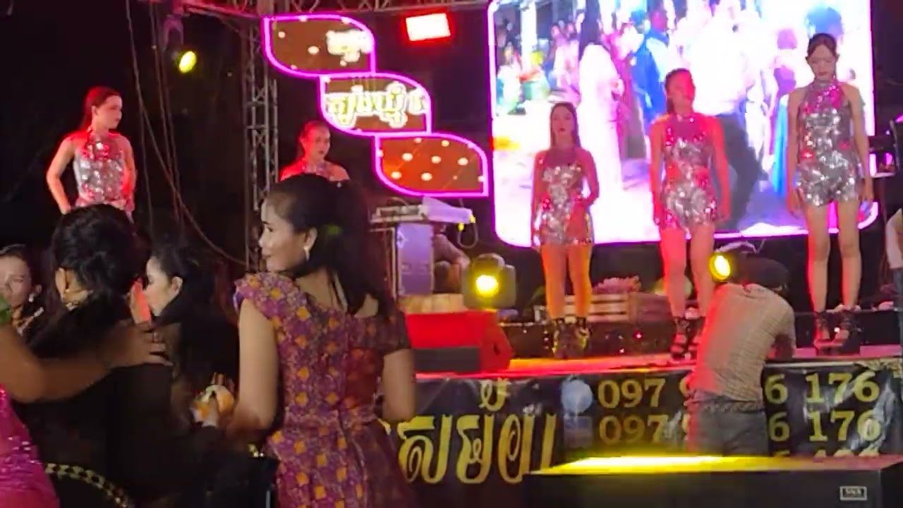 រាំលេងកម្មវិធីអពាហ៍ពិពាហ៍កូនប្រុសស្រី