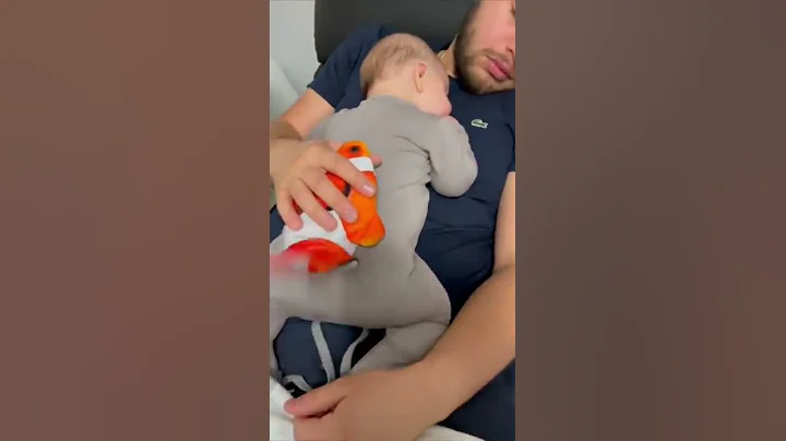 Dad Puts Kids To Sleep In His Unique Way - DayDayNews