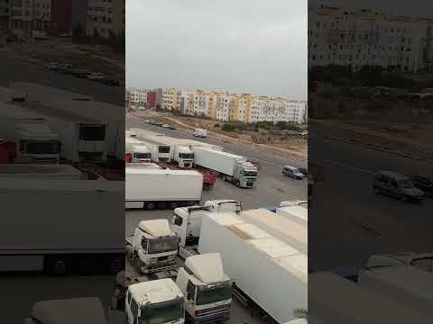 كرأء الشاحنات الطريق السيار العمل