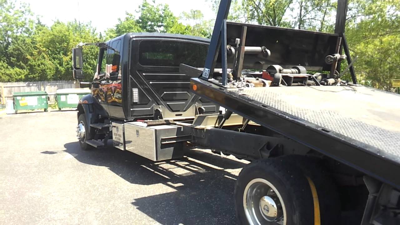 haulin a hut; getting ready for summerfest - YouTube