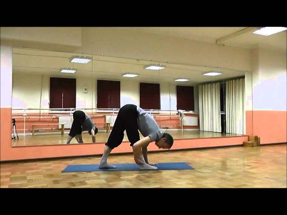 Растяжка задней поверхности бедра для шпагата - YouTube