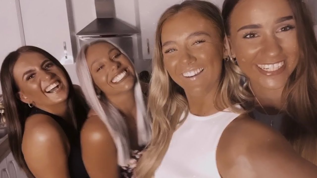 DRUNK JENGA WITH MY BESTIES