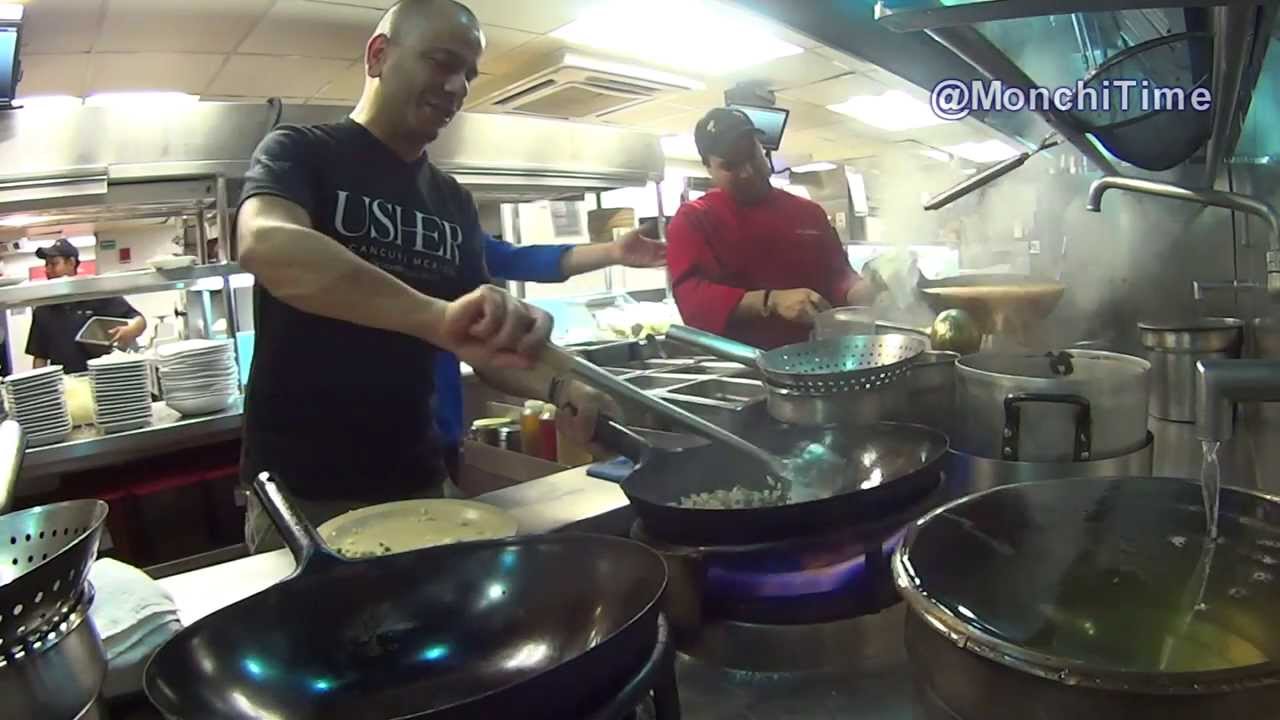 Cocinando en Wok un Chang's Chicken Lettuce Wraps de P.F. Chang´s