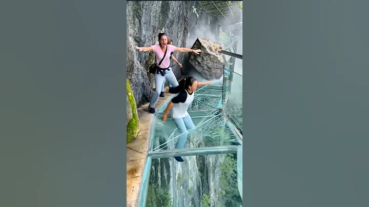😱 Rocks Crash Down on Tourist Glass Bridge at Cliff Mountain! #usa #shorts #trending #viral  #nature