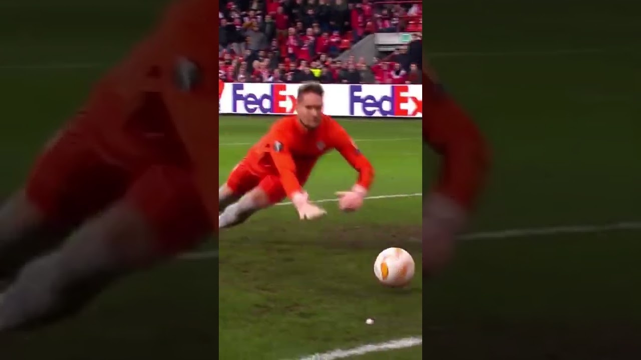 Woww, Wonderful save by Thomas Vaclik🤩🔥