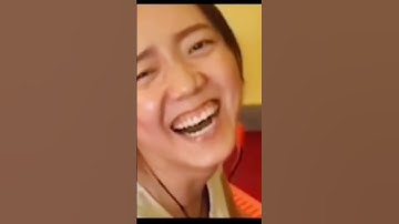 câu đố cái gì dài như trái chuối cầm một hồi nó chảy nư.ớc cười ẻ #shorts