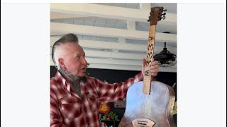 Chad gray of Mudvayne and Hellyeah received his hoar guitar. #79