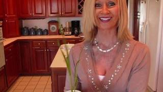 Betty's Quick Tip 86--Growing Garlic Shoots in Your Kitchen--NO RECIPE-- screenshot 5