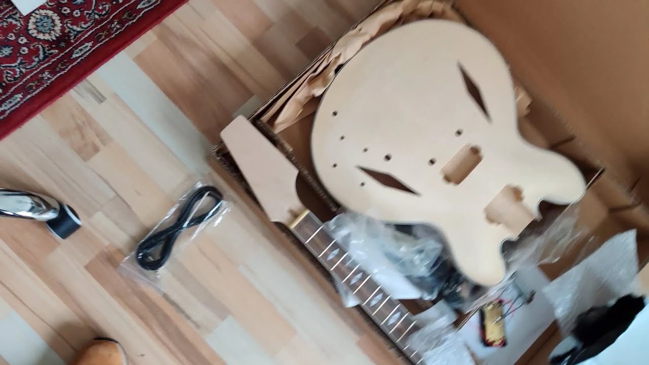 Unboxing/First impressions Pitbull Guitars ES-TL1 semi-hollow-body Guitar Kit