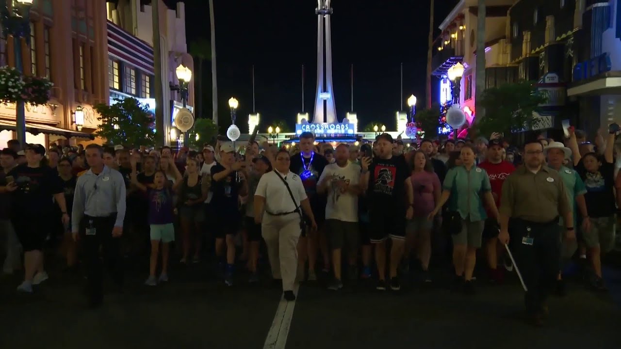 newspaper mockup Huge crowds for Star Wars: Galaxy's Edge opening day