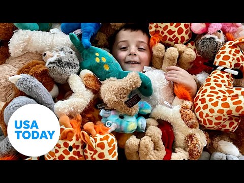 5-year-old boy gives away hundreds of toys to kids in need | USA TODAY