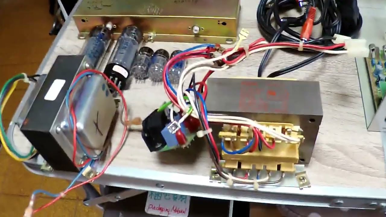 ヒュース・アンド・ケトナー ギターアンプ tube 50 のパーツ採りビデオ Hughes and Kettner Tube 50