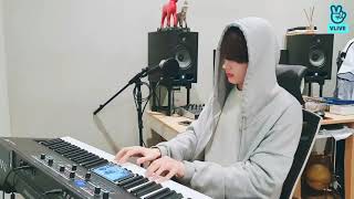 Hueningkai Playing nap Of A Star On Piano