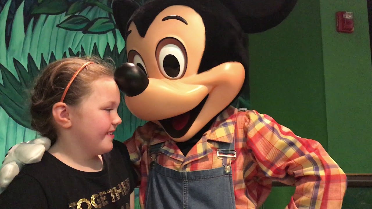 Meeting Mickey Mouse at The Garden Grill