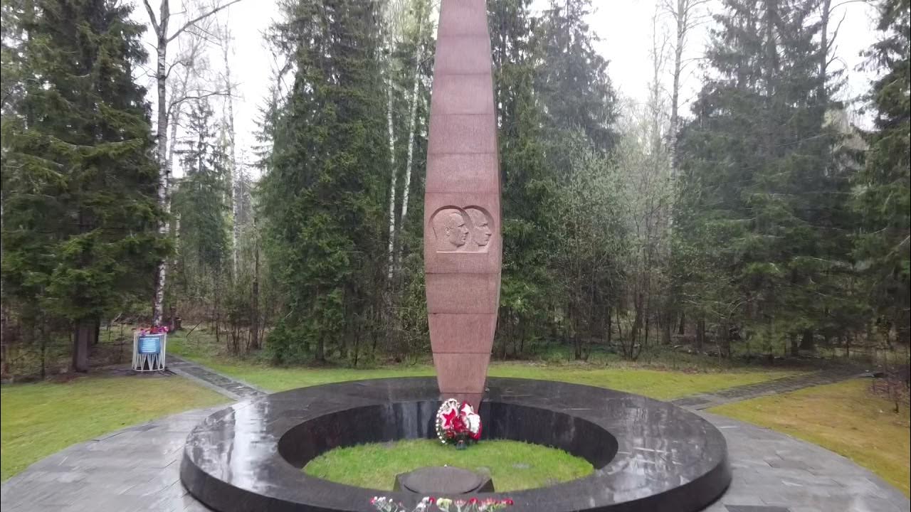 Мемориал на месте гибели гагарина. Место гибели гагарина и серегина мемориал. Мемориал юрия гагарина. Место гибели гагарина и серегина мемориал. А.