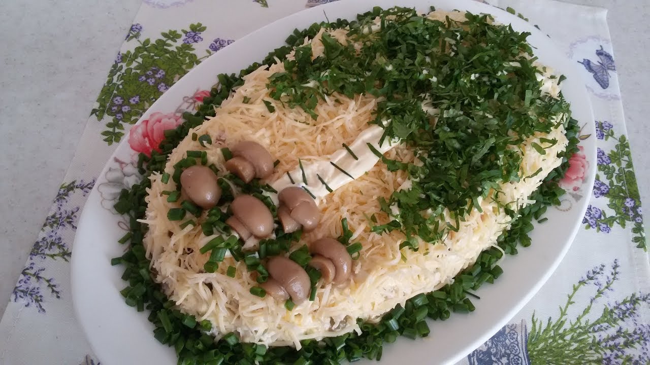 Салат березка с курицей и черносливом