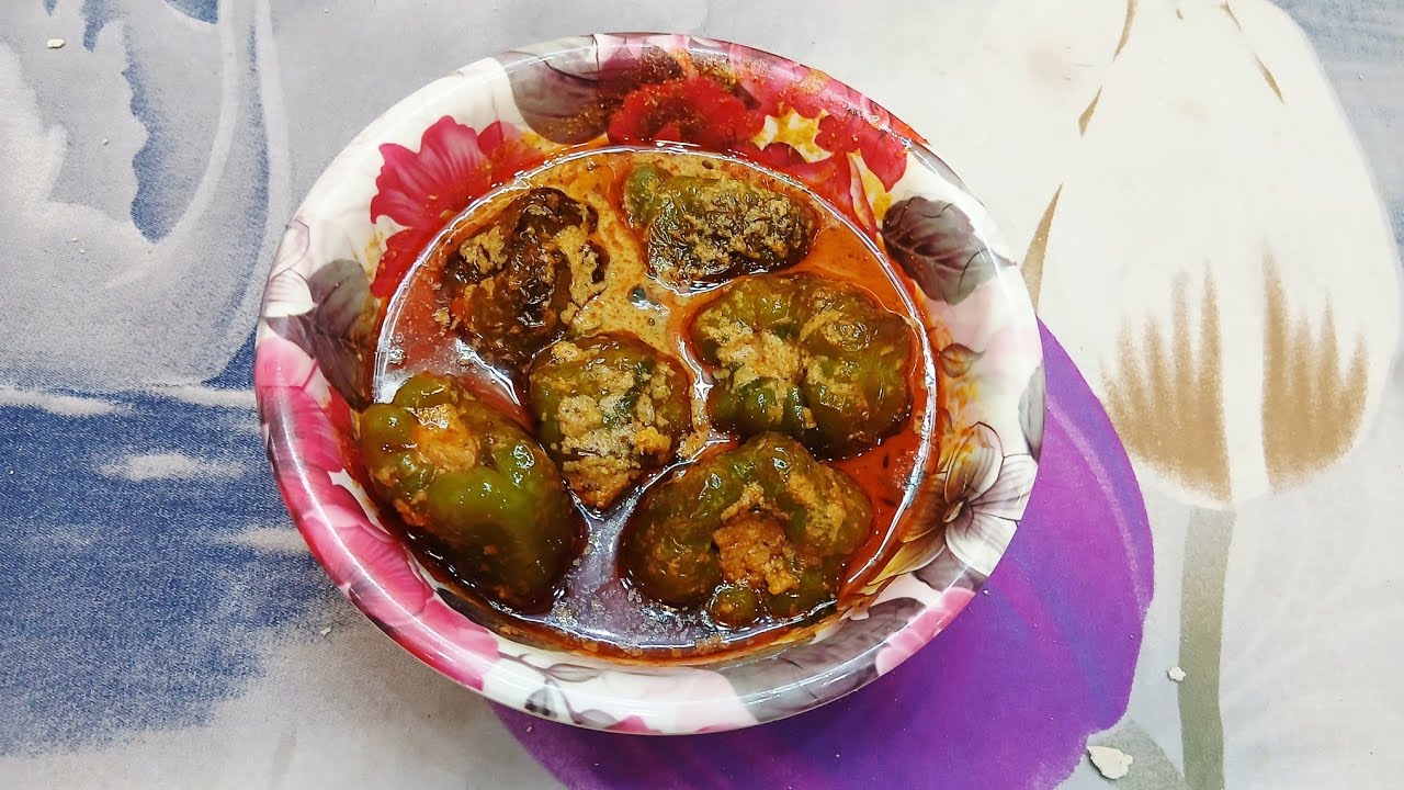 Kheema bhari shimla mirchi/stuffed capsicum 🫑 masala k salan/@Hayyum's Kitchen 