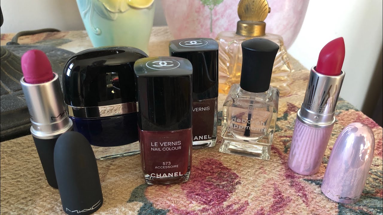 Over 50: Tendenze Smalti e Altre Storielle Da Donna Moderna Non Giovanile 🌟