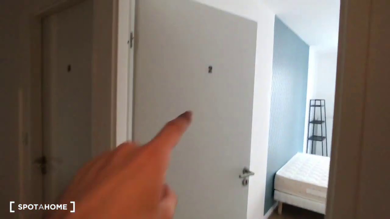 Rooms for rent in 4-bedroom apartment in Clichy - Spotahome (ref 450959)