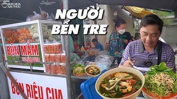 Hai chị em xinh tươi quê Bến Tre bán bún mắm tại Sài Gòn. Điểm ăn uống luôn đông khách ngay đầu hẻm.