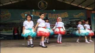 Bis Sekolah' dance by Ziya and her friends.