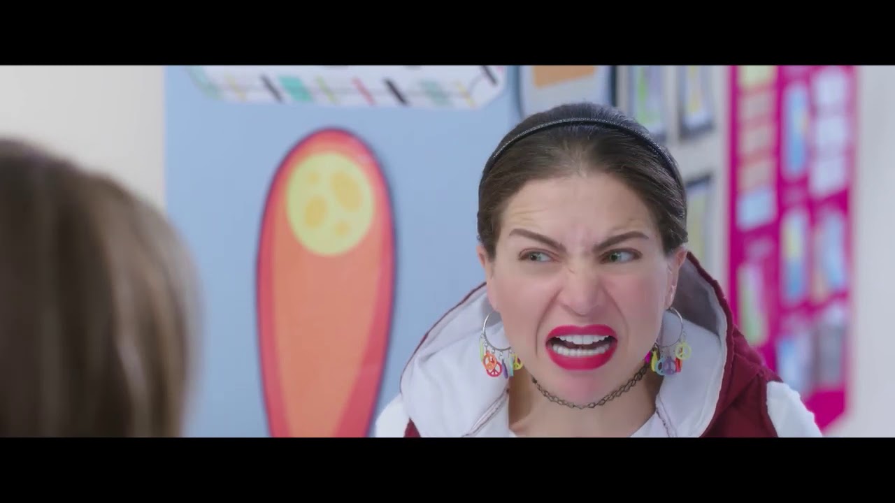 بيسه راحت المدرسه ودخلت الفصول وشويكار مش عارفه تسيطر عليها 