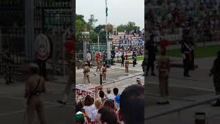 Soldados en el impresionante ceremonia de la frontera entre India y Pakistán - Wagah - Amritsar