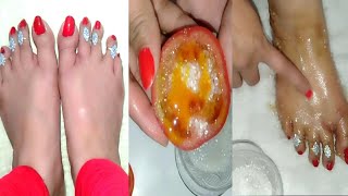 केवल 2 मिनट में हाथों और पैरों का कालापन दूर करें || Tomato for instant feet whitening scrub