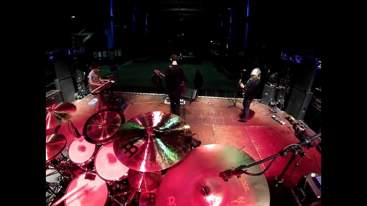 Paul Gilbert Vibrato-Tour soundcheck of "Rain Thunder and Lightning" in Pratteln/Switzerland auf YouTube ansehen Paul Gilbert Vibrato-Tour soundcheck of "Rain Thunder and Lightning" in Pratteln/Switzerland auf YouTube ansehen