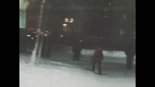 Видео Большое скопление людей возле школы N 10 (автор: SID FADERN KOMBAT)