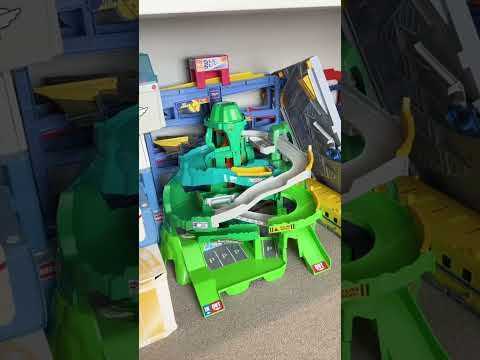 Thăm nhà ông anh chơi cả robot, Pokemon lẫn Tomica! Đúng là quá mê 😍