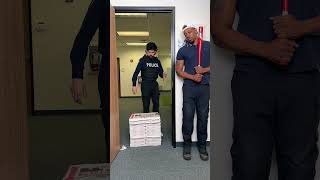 Police officer arrests the thief by pretending to be a pizza man #shorts