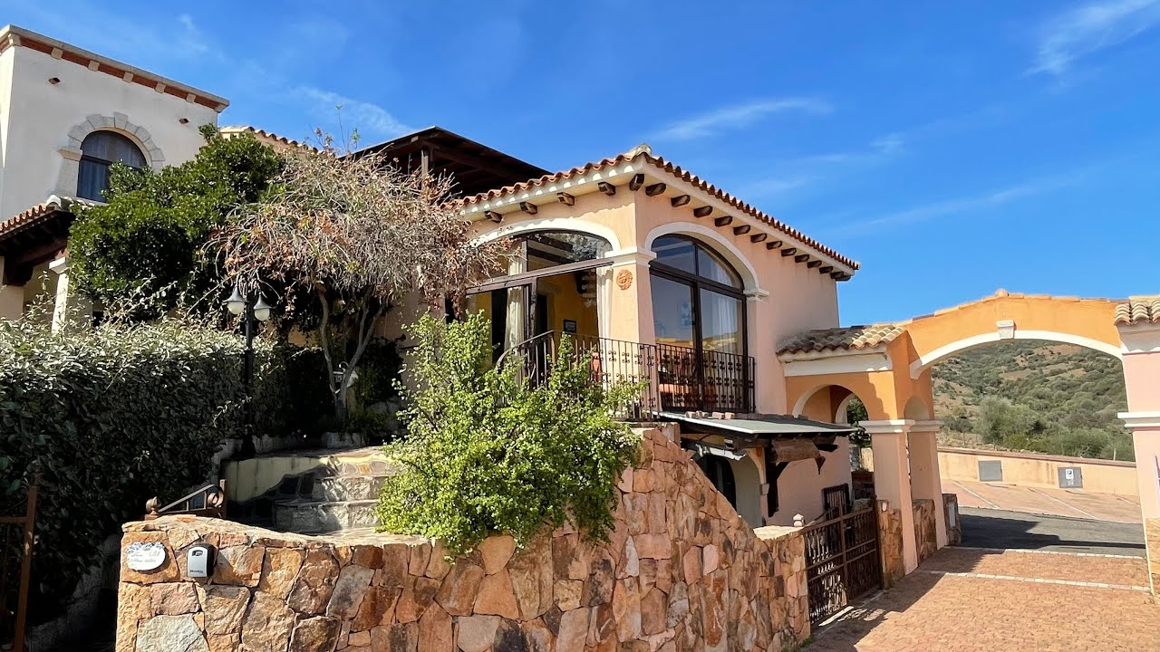 Sardegna Budoni - Villino d’angolo vista mare con Taverna a Malamurí