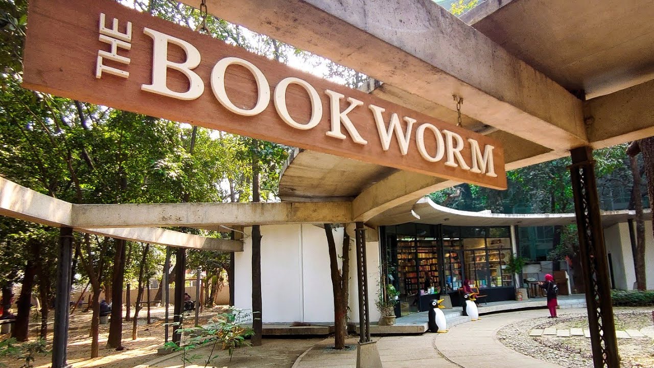 A visit to 'The Bookworm' bookstore in Dhaka YouTube